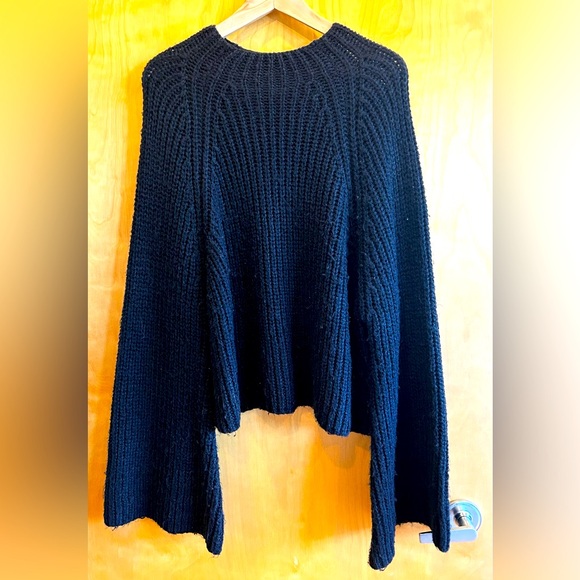 Amuse Society black sweater with bell sleeves in M - Picture 1 of 7